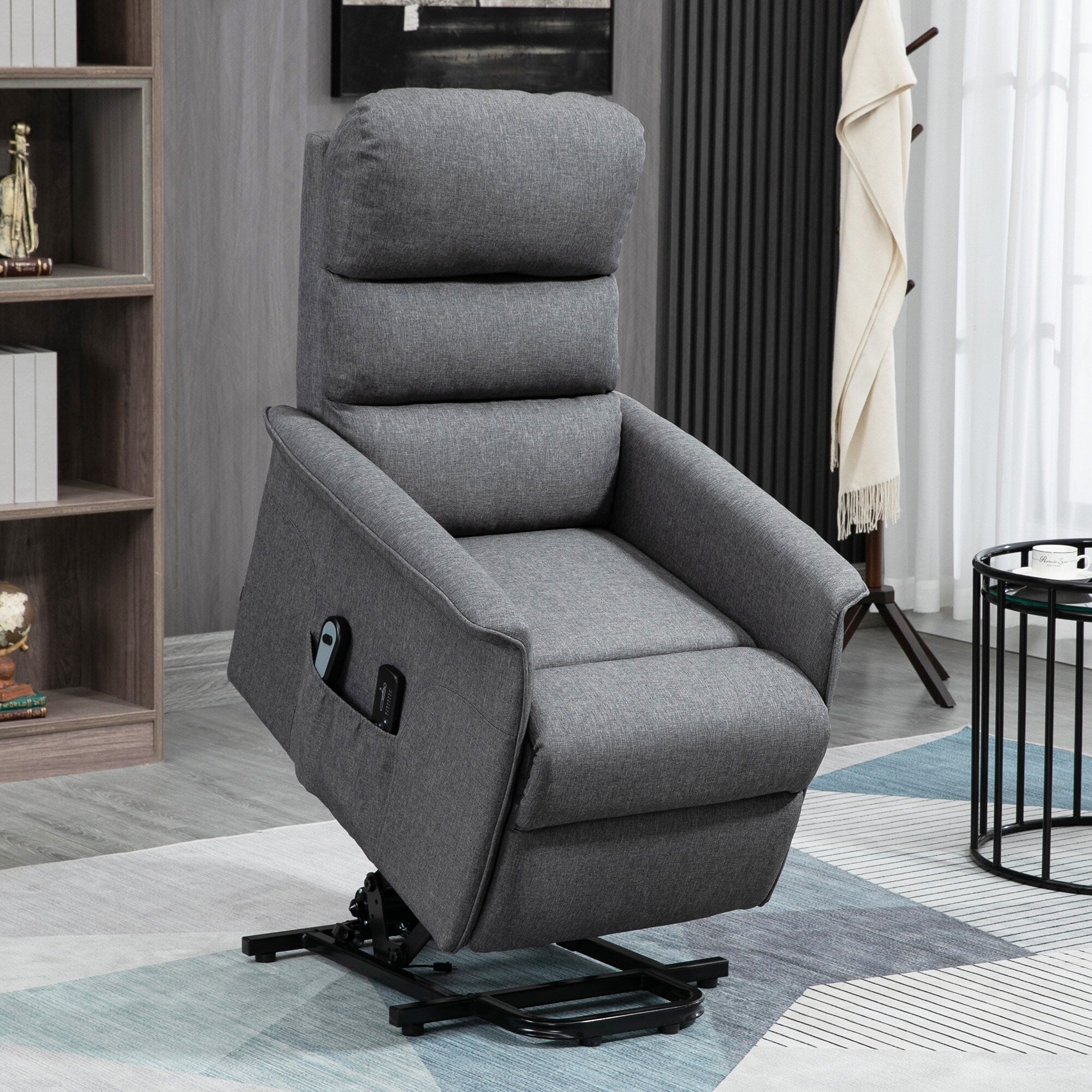 Fauteuil inclinable électrique en tissu gris avec massage lombaire par vibration, télécommande et poches latérales