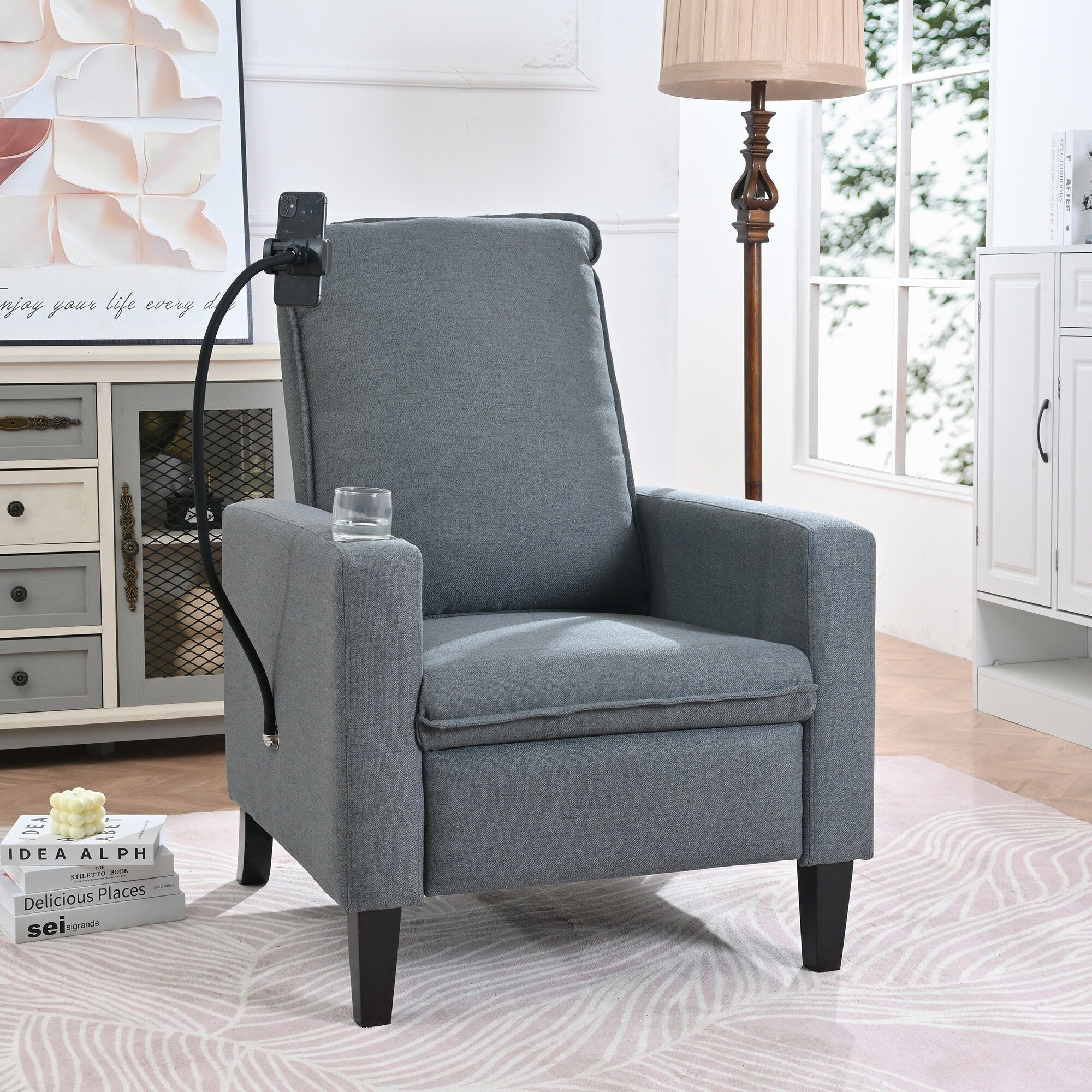 Fauteuil inclinable manuel moderne en tissu gris avec support pour téléphone portable, porte-gobelet et repose-pieds