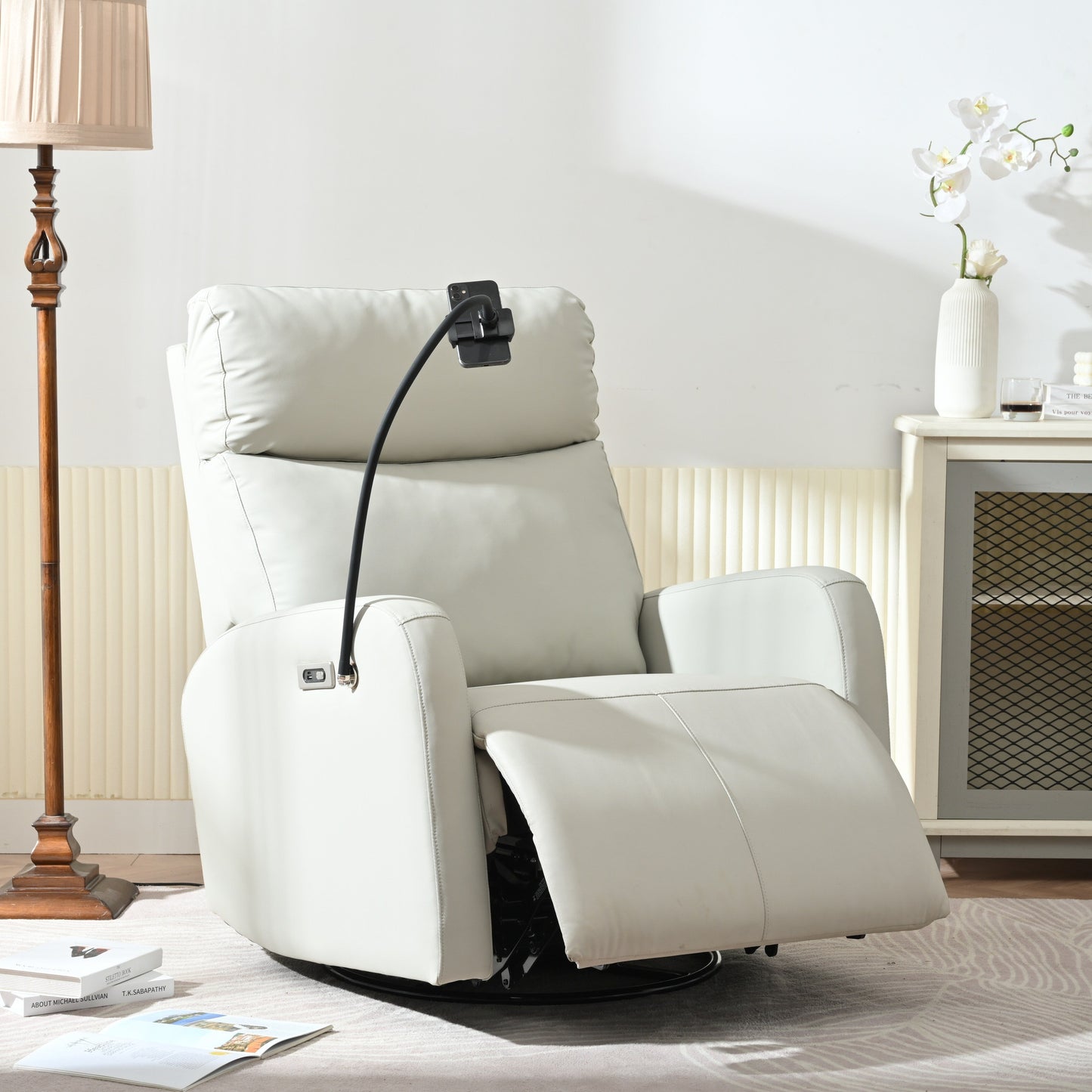 Fauteuil inclinable électrique gris avec pivot, ports USB et repose-pieds réglable
