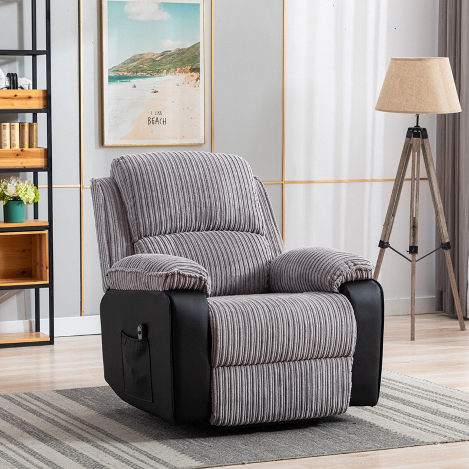 Fauteuil inclinable gris avec télécommande électrique, dossier et repose-pieds réglables pour un confort ultime dans le salon