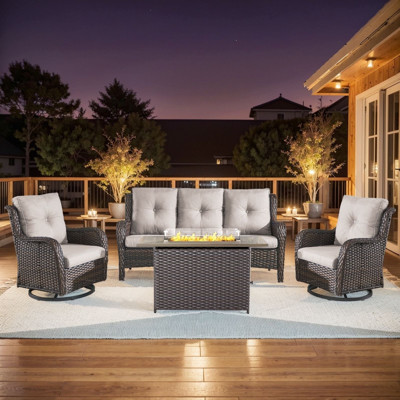 Ensemble de mobilier d'extérieur Gymojoy 4 pièces, 2 fauteuils pivotants, un canapé 3 places et une table avec foyer de 55 000 BTU
