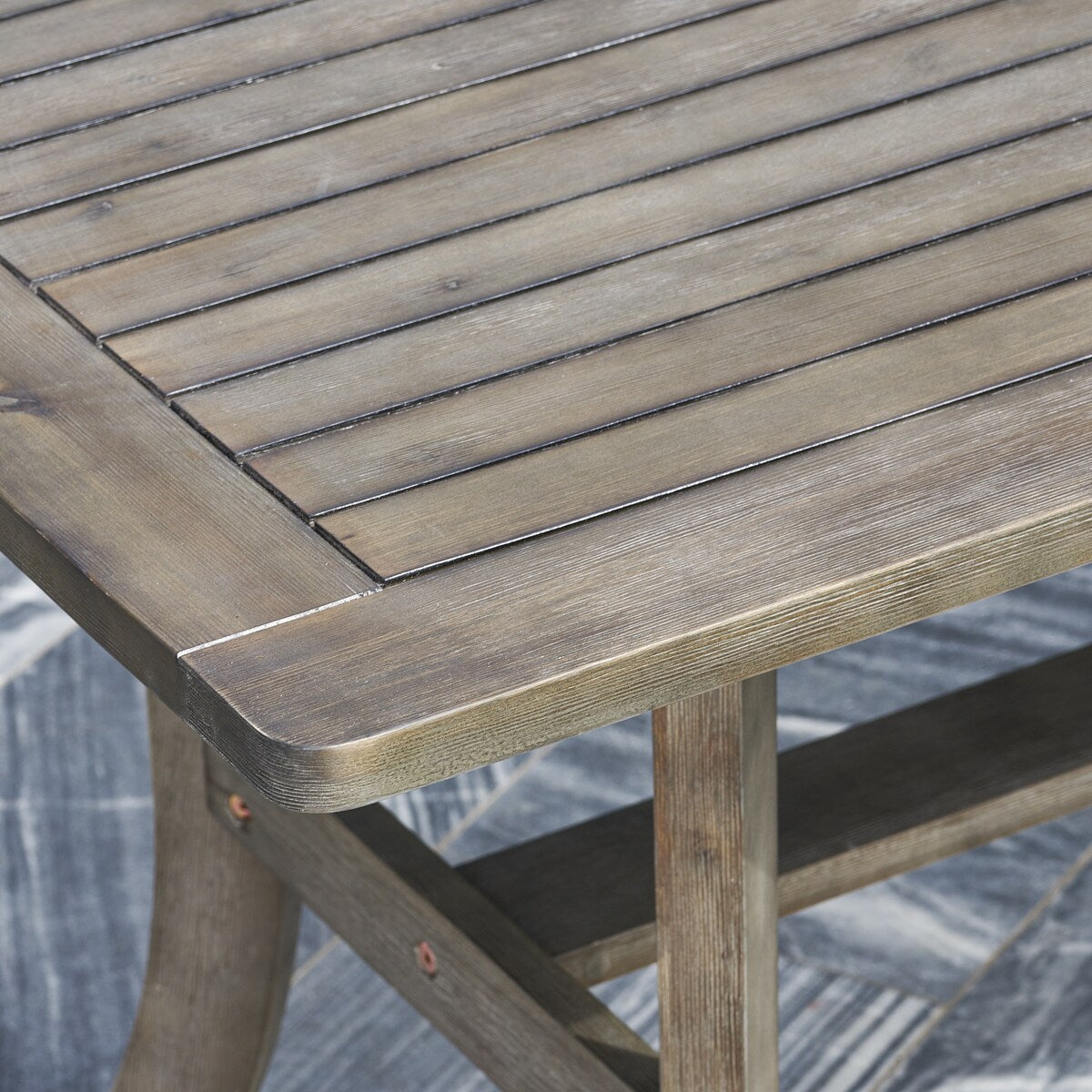 Ensemble table et chaises empilables Hakan Wood Patio avec pieds incurvés