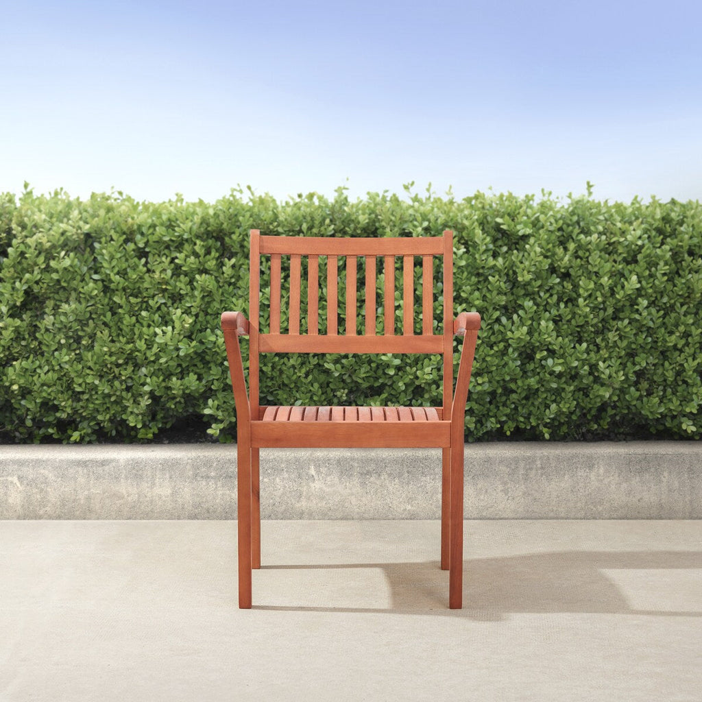 Ensemble table et chaises empilables Hakan Wood Patio avec pieds incurvés