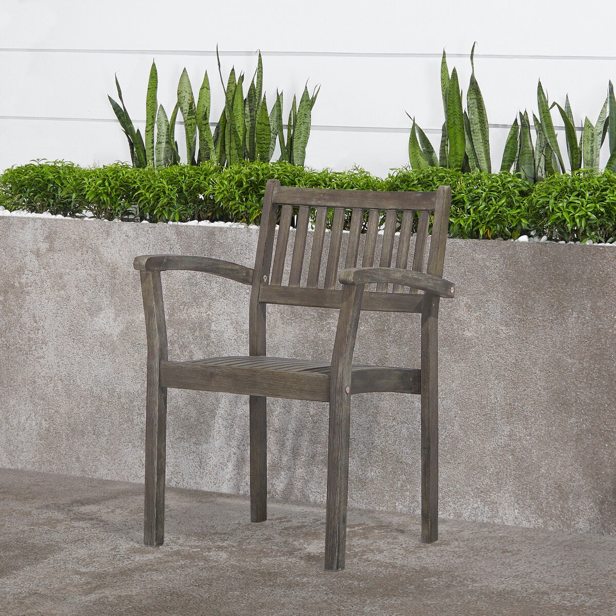Ensemble table et chaises empilables Hakan Wood Patio avec pieds incurvés