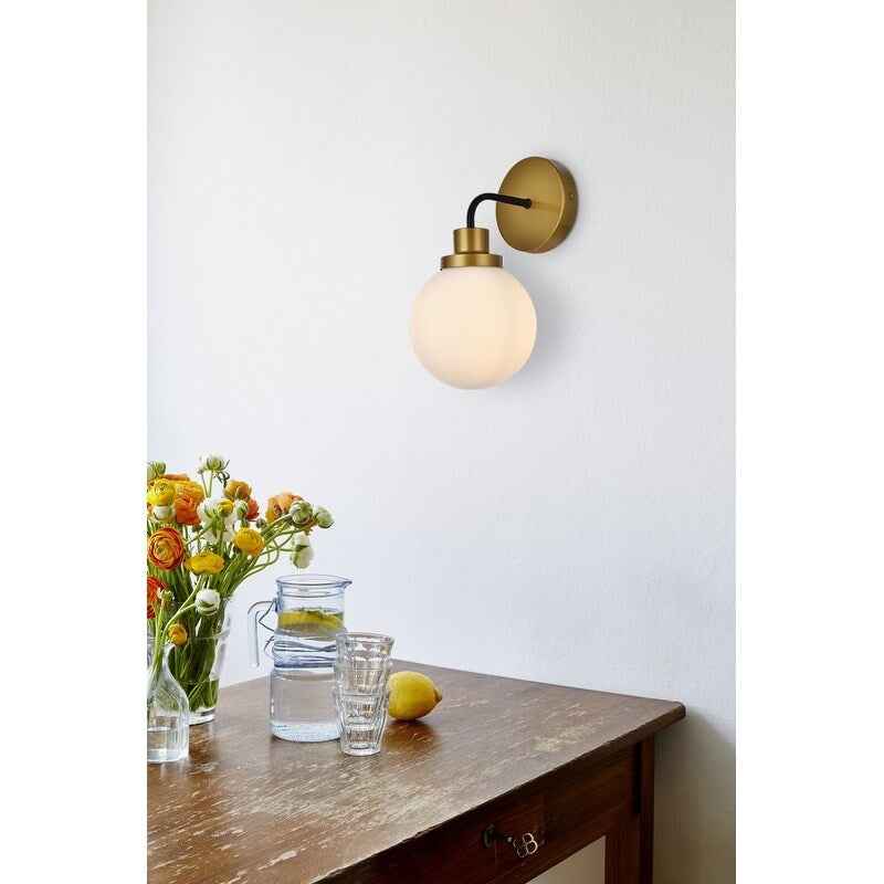 Applique de salle de bain Hudson à 1 lumière avec abat-jour globe givré