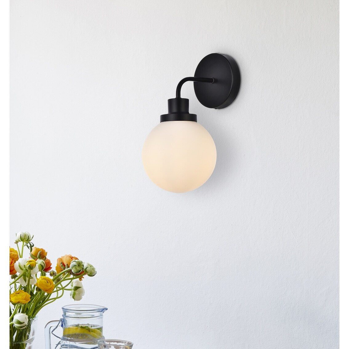 Applique de salle de bain Hudson à 1 lumière avec abat-jour globe givré