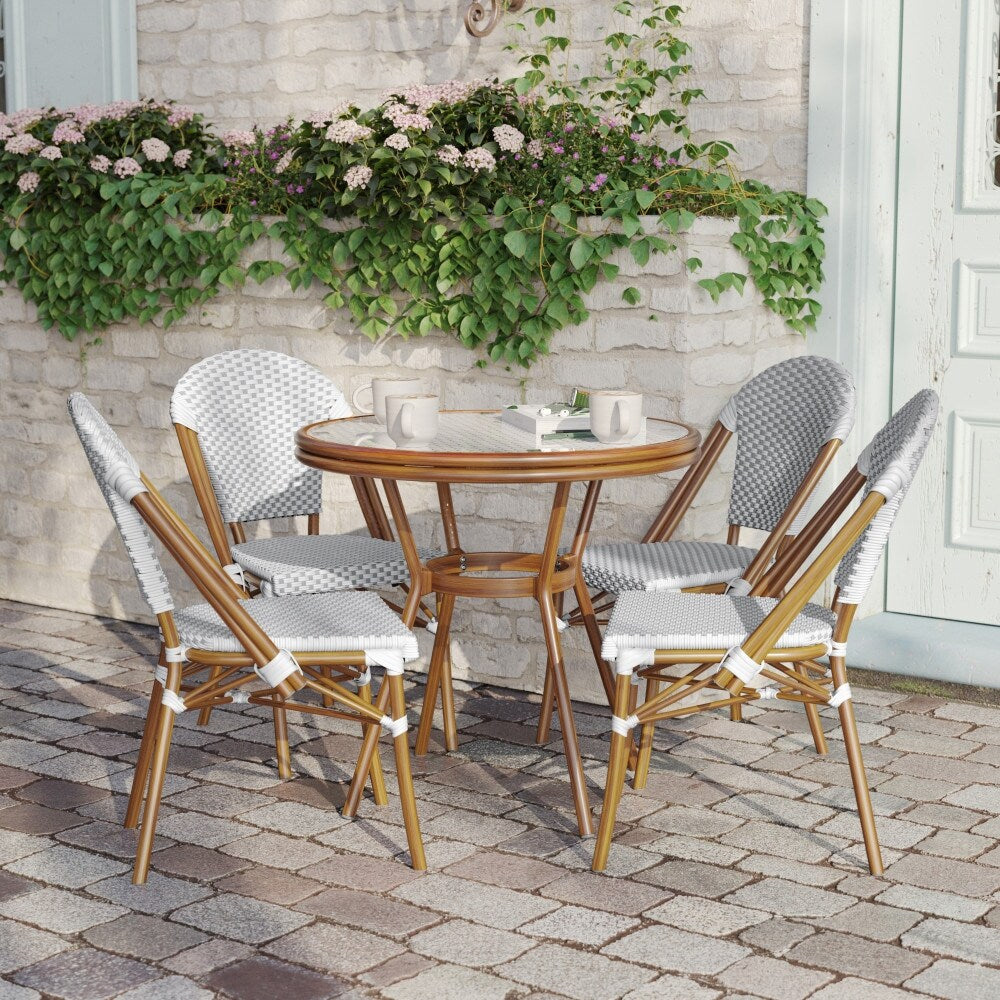 Ensemble bistrot commercial intérieur/extérieur avec table et quatre chaises
