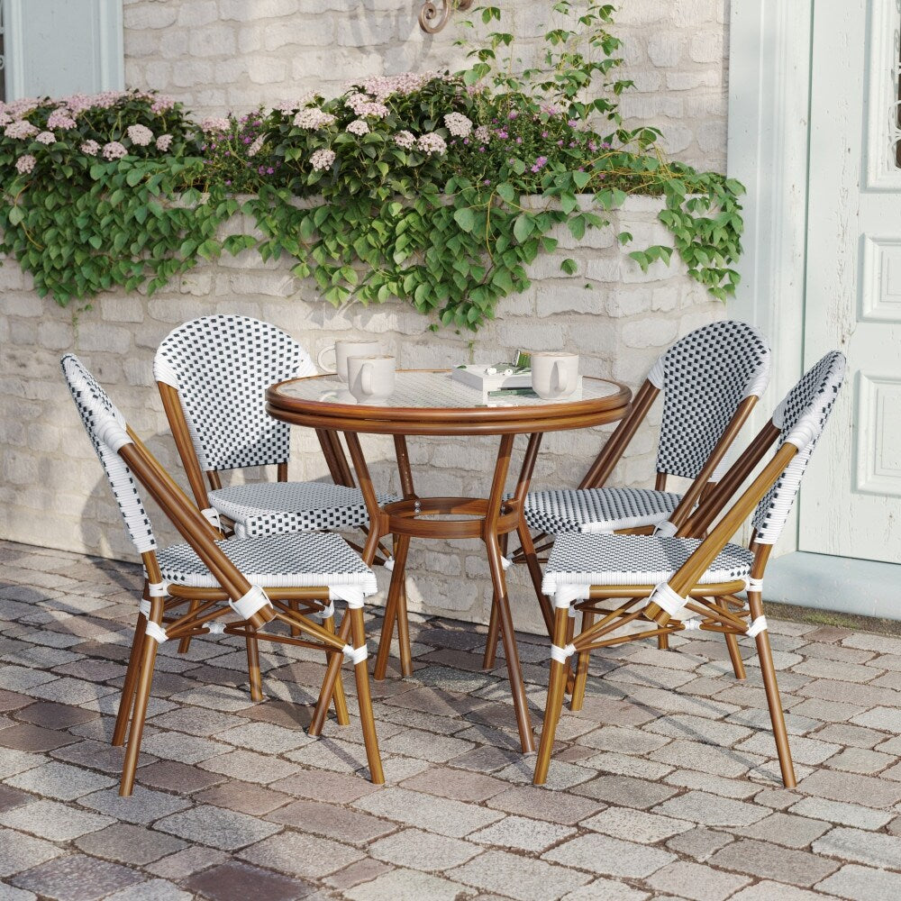 Ensemble bistrot commercial intérieur/extérieur avec table et quatre chaises