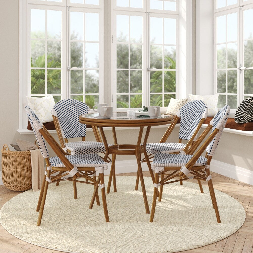 Ensemble bistrot commercial intérieur/extérieur avec table et quatre chaises