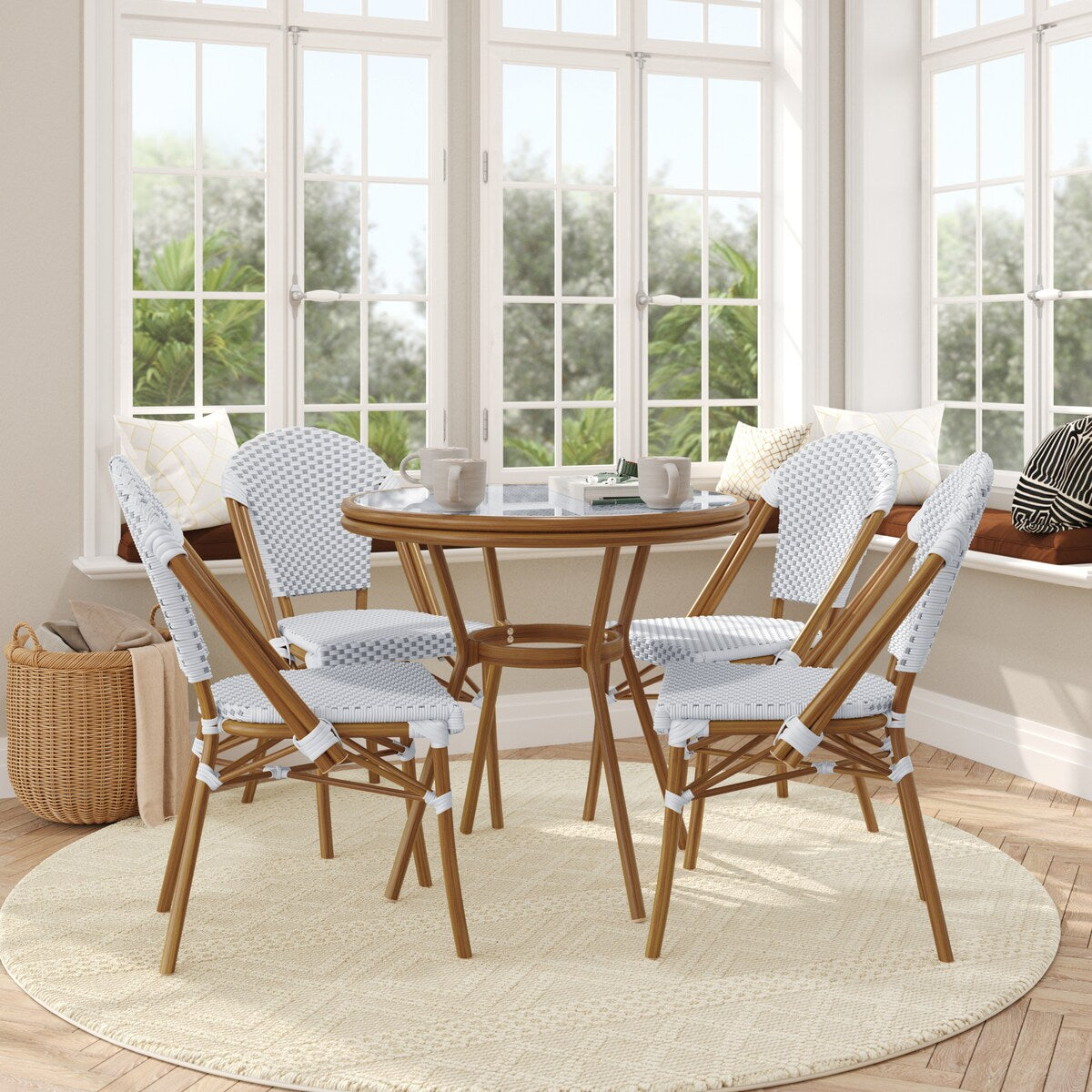 Ensemble bistrot commercial intérieur/extérieur avec table et quatre chaises
