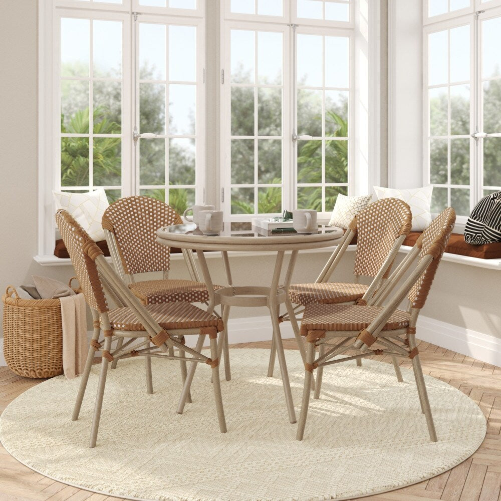 Ensemble bistrot commercial intérieur/extérieur avec table et quatre chaises