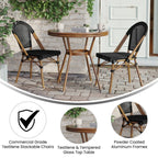 Ensemble bistrot commercial intérieur/extérieur avec table et deux chaises