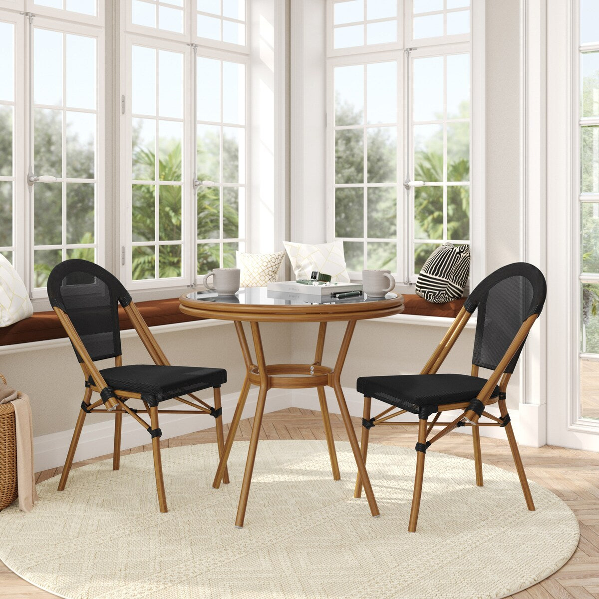 Ensemble bistrot commercial intérieur/extérieur avec table et deux chaises