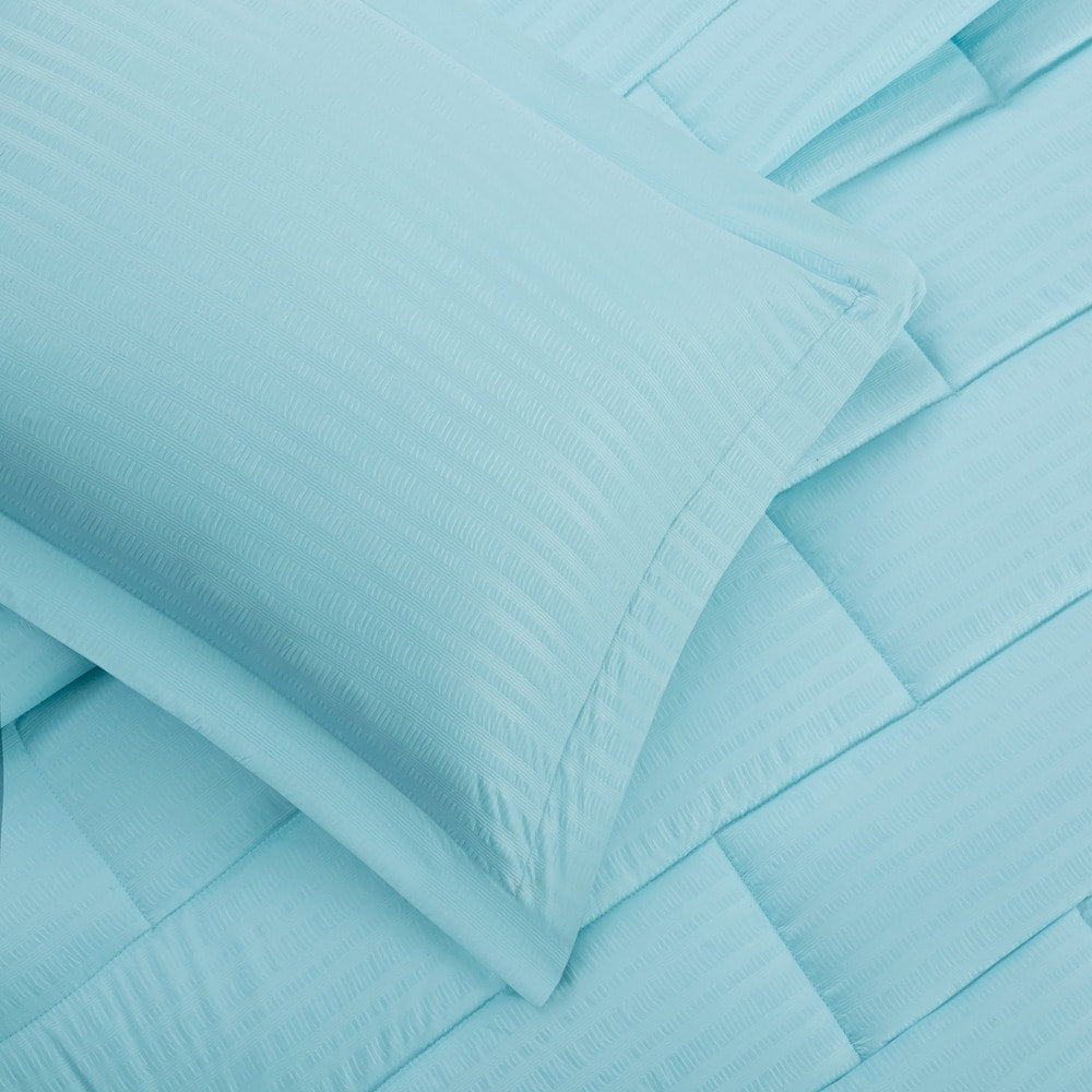 Ensemble de couette Ava en duvet synthétique au design intelligent