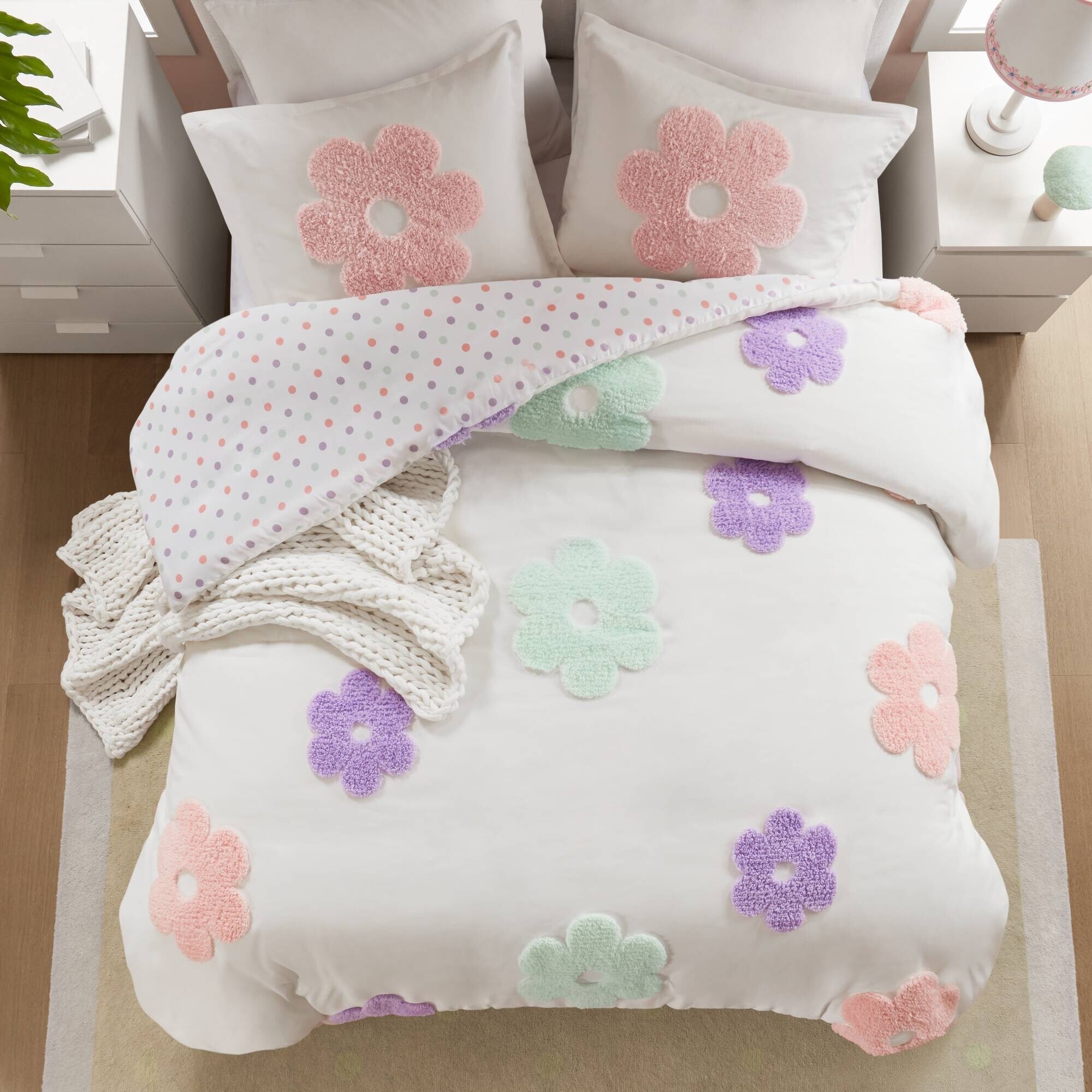 Parure de lit réversible en chenille touffetée à motif floral Madeline pour enfants au design intelligent