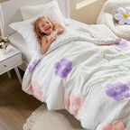 Parure de lit réversible en chenille touffetée à motif floral Madeline pour enfants au design intelligent