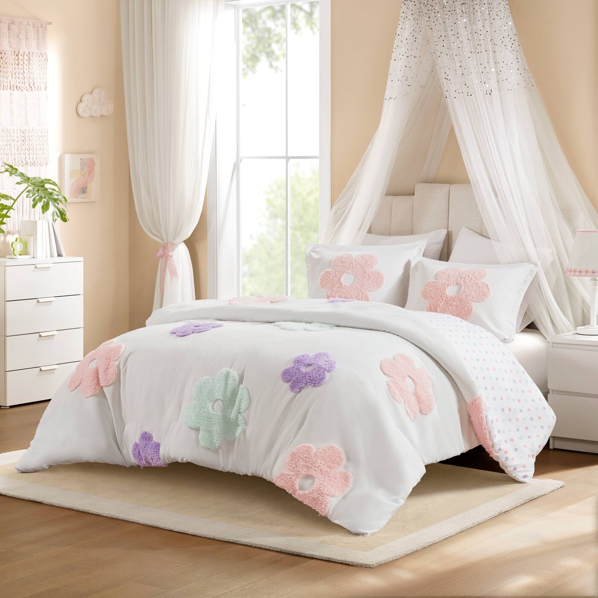 Parure de lit réversible en chenille touffetée à motif floral Madeline pour enfants au design intelligent