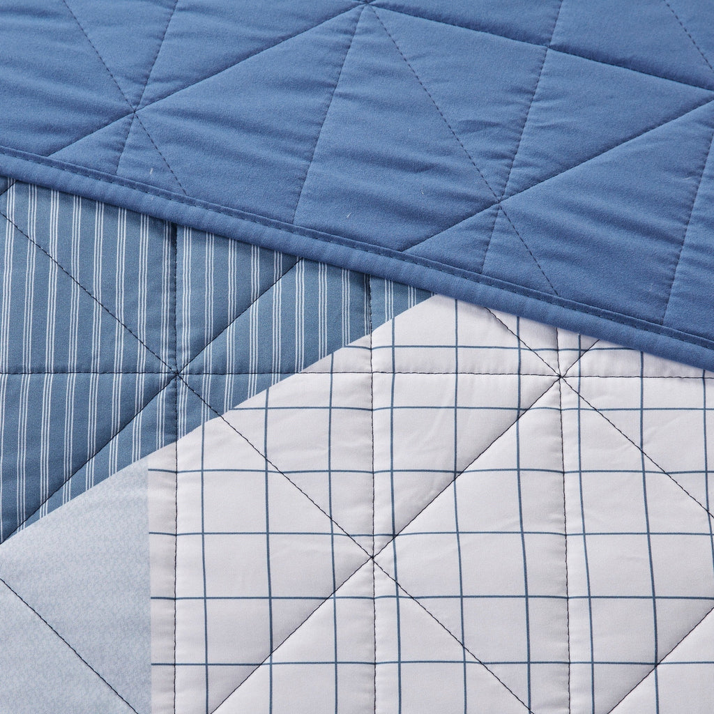 Parure de lit réversible imprimée patchwork bleu Wesley de Intelligent Design