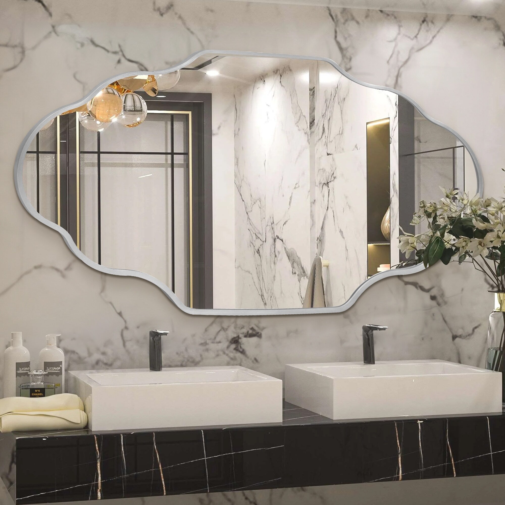 Miroir mural irrégulier festonné avec cadre en alliage d'aluminium