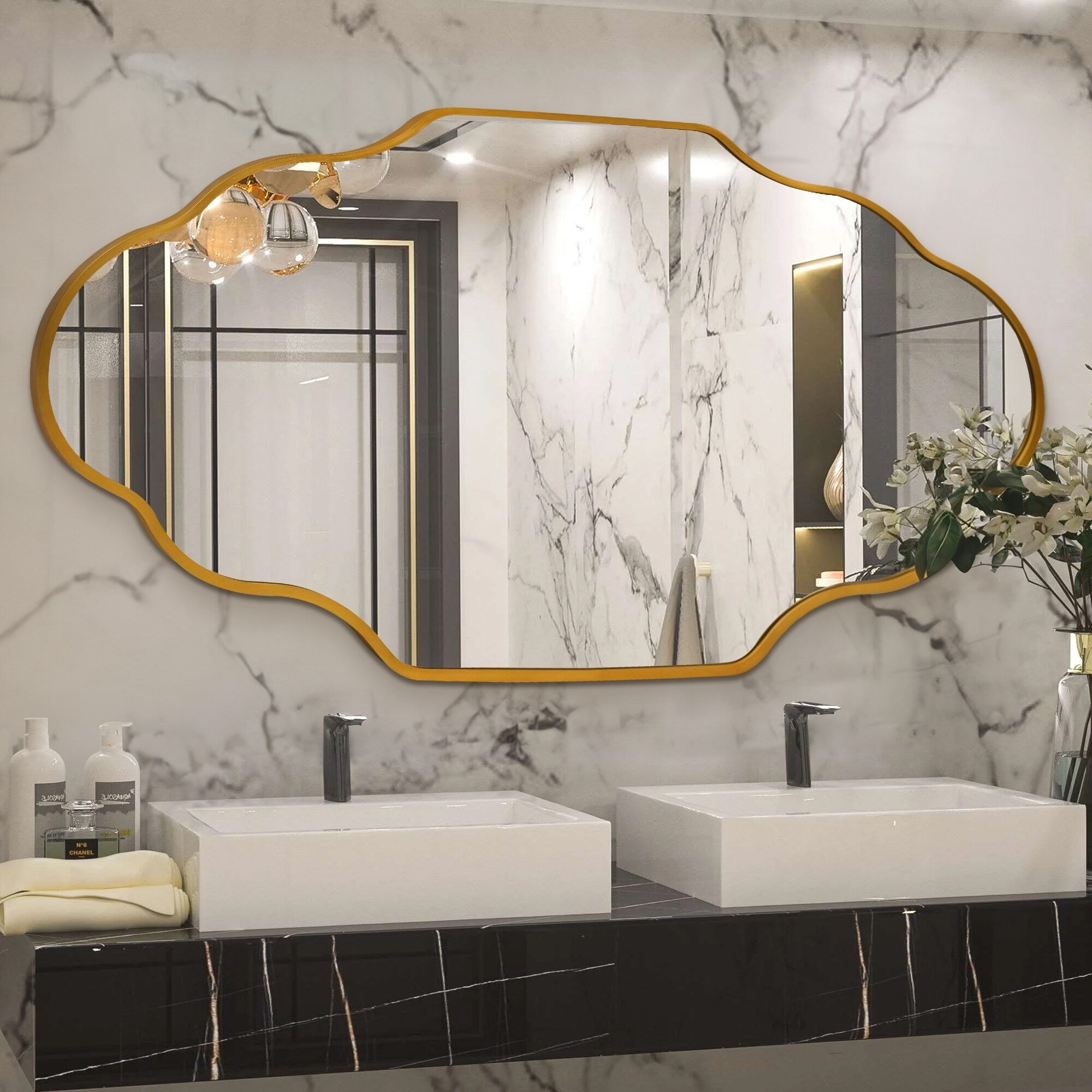 Miroir mural irrégulier festonné avec cadre en alliage d'aluminium