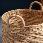 Panier rond tissé en jonc de mer et jacinthe d'eau Isidore pour le rangement de la maison