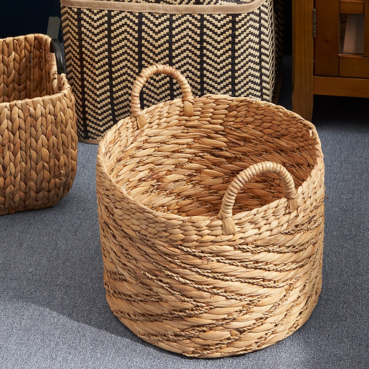 Panier rond tissé en jonc de mer et jacinthe d'eau Isidore pour le rangement de la maison