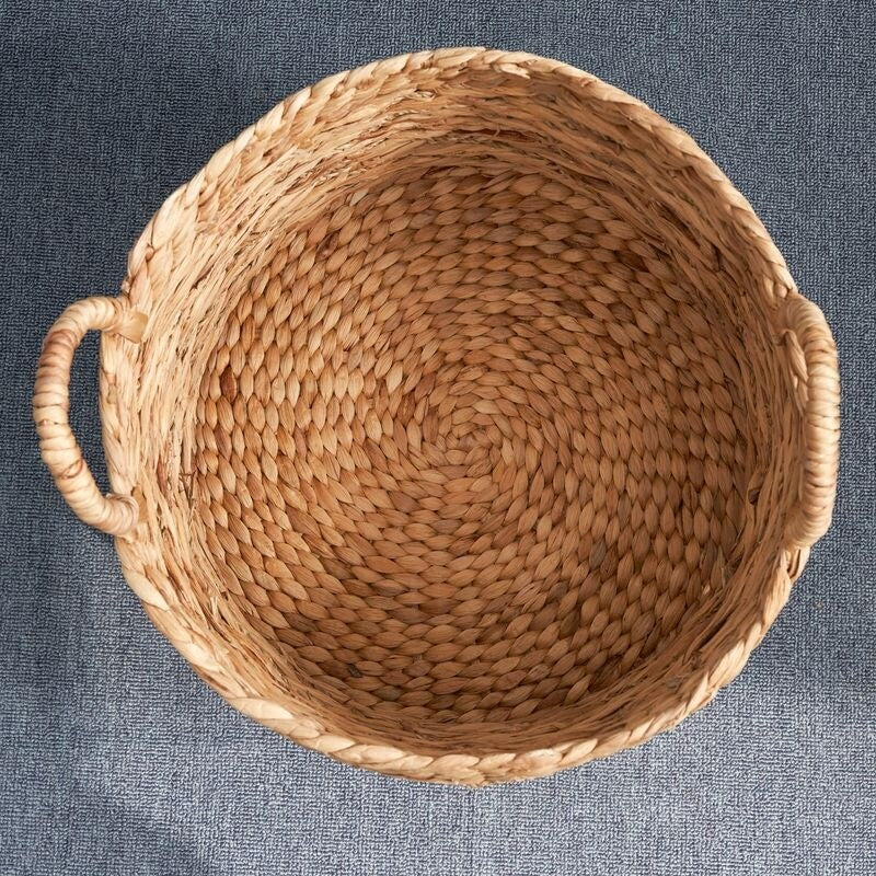 Panier rond tissé en jonc de mer et jacinthe d'eau Isidore pour le rangement de la maison