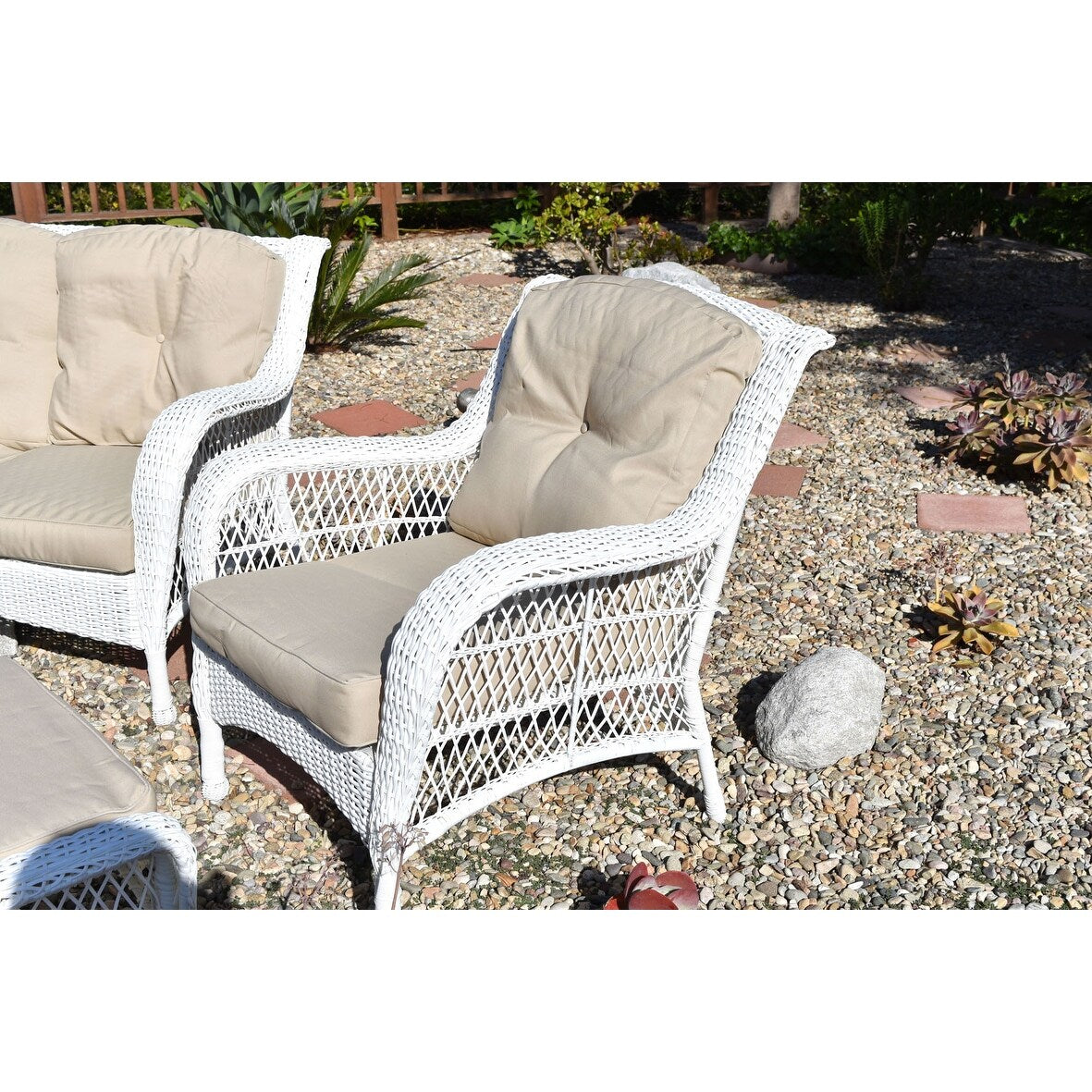 Ensemble de 6 chaises Jeco en osier blanc avec coussins beiges