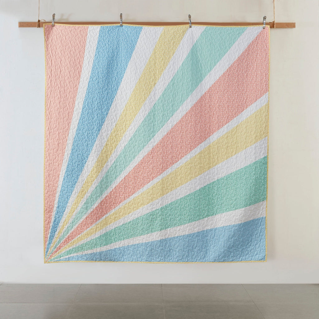 Parure de lit réversible en coton avec coussin décoratif Jessie Rainbow Sunburst pour enfants au design intelligent