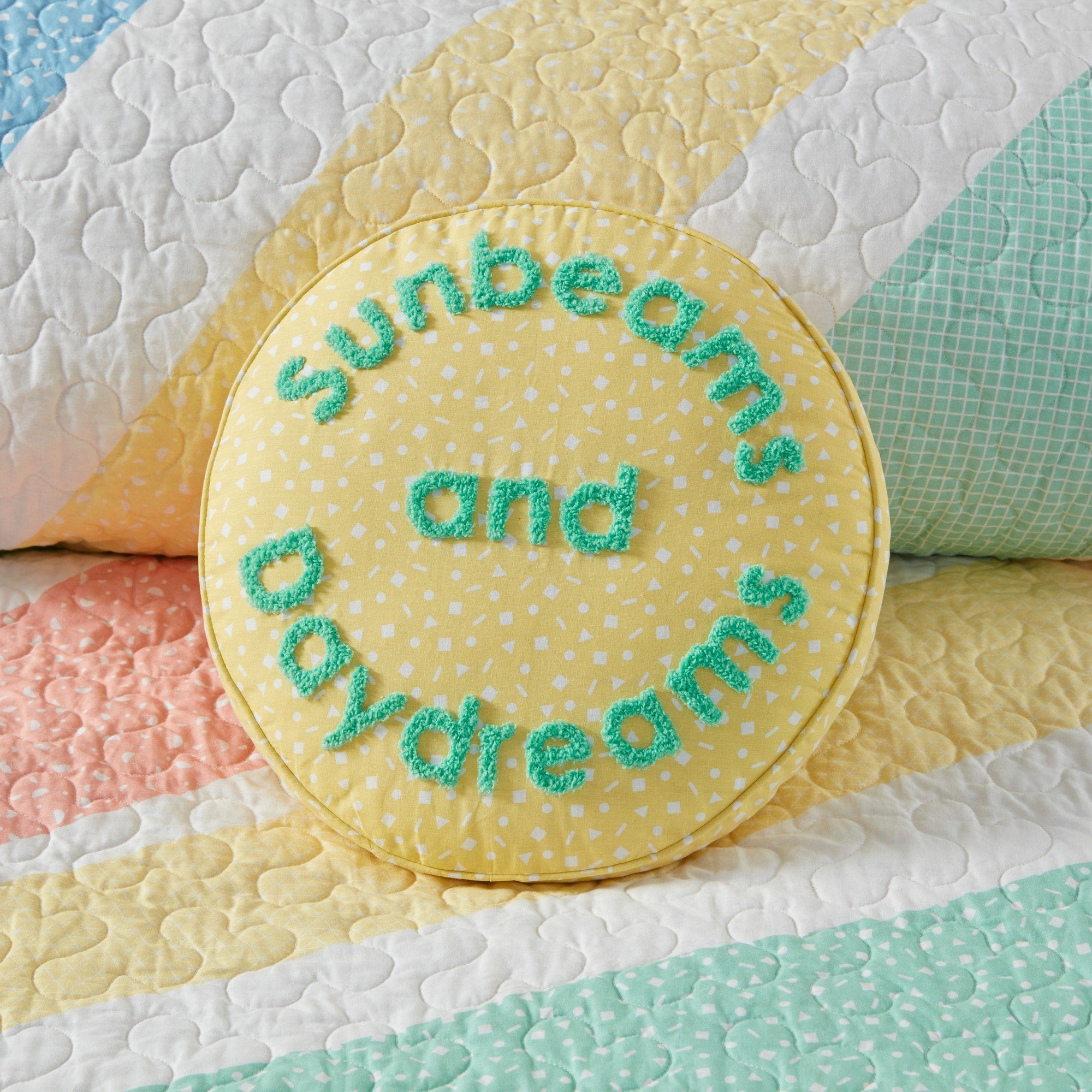 Parure de lit réversible en coton avec coussin décoratif Jessie Rainbow Sunburst pour enfants au design intelligent