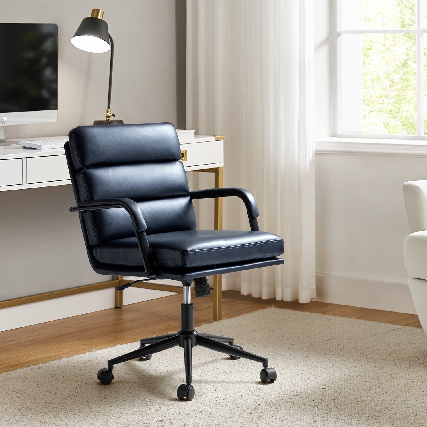 Chaise de travail moderne Joseph en similicuir avec verrouillage de l'inclinaison et inclinaison centrale par HULALA HOME