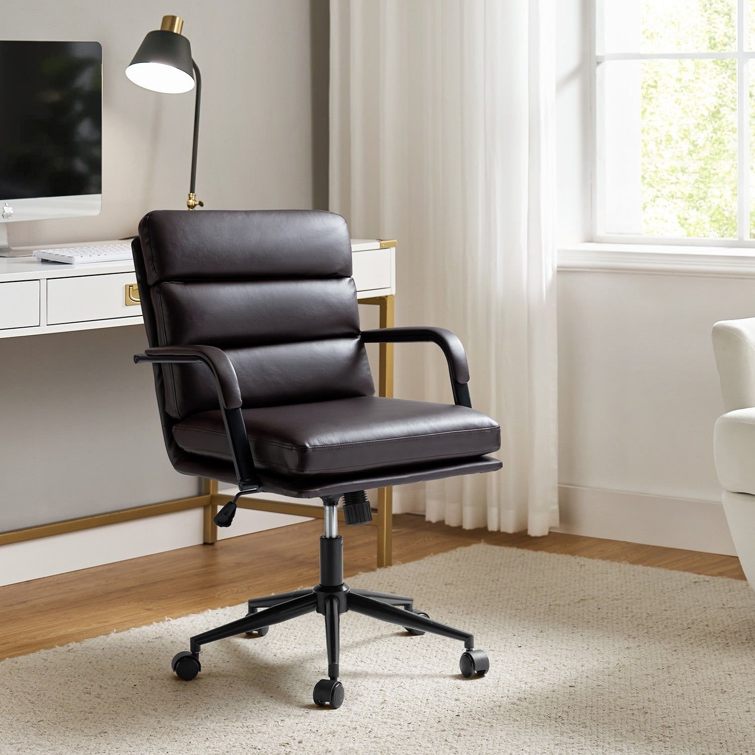 Chaise de travail moderne Joseph en similicuir avec verrouillage de l'inclinaison et inclinaison centrale par HULALA HOME