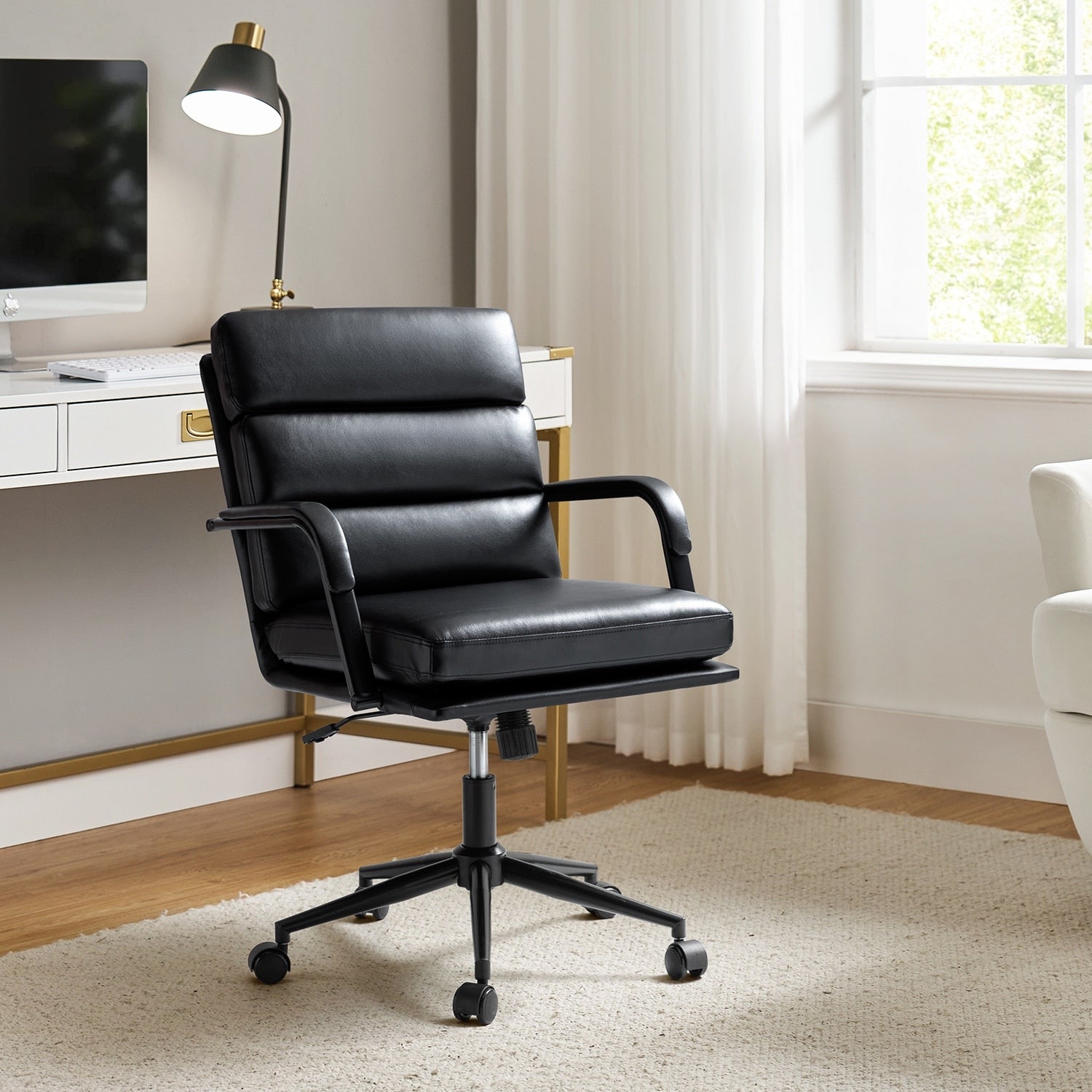 Chaise de travail moderne Joseph en similicuir avec verrouillage de l'inclinaison et inclinaison centrale par HULALA HOME