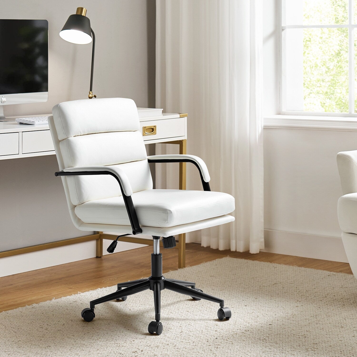 Chaise de travail moderne Joseph en similicuir avec verrouillage de l'inclinaison et inclinaison centrale par HULALA HOME