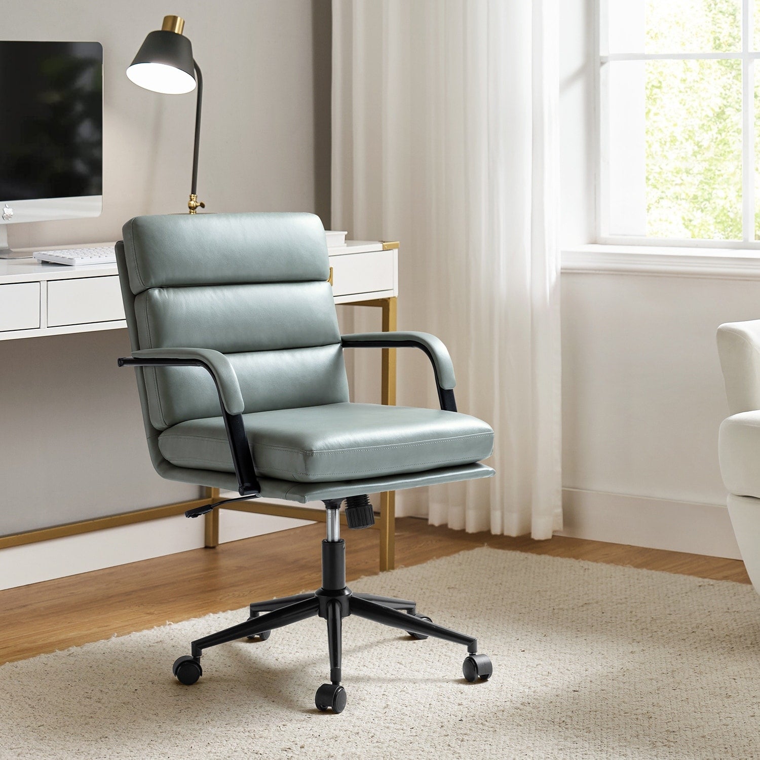 Chaise de travail moderne Joseph en similicuir avec verrouillage de l'inclinaison et inclinaison centrale par HULALA HOME