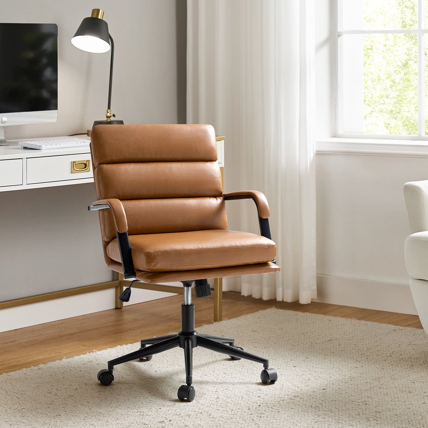 Chaise de travail moderne Joseph en similicuir avec verrouillage de l'inclinaison et inclinaison centrale par HULALA HOME