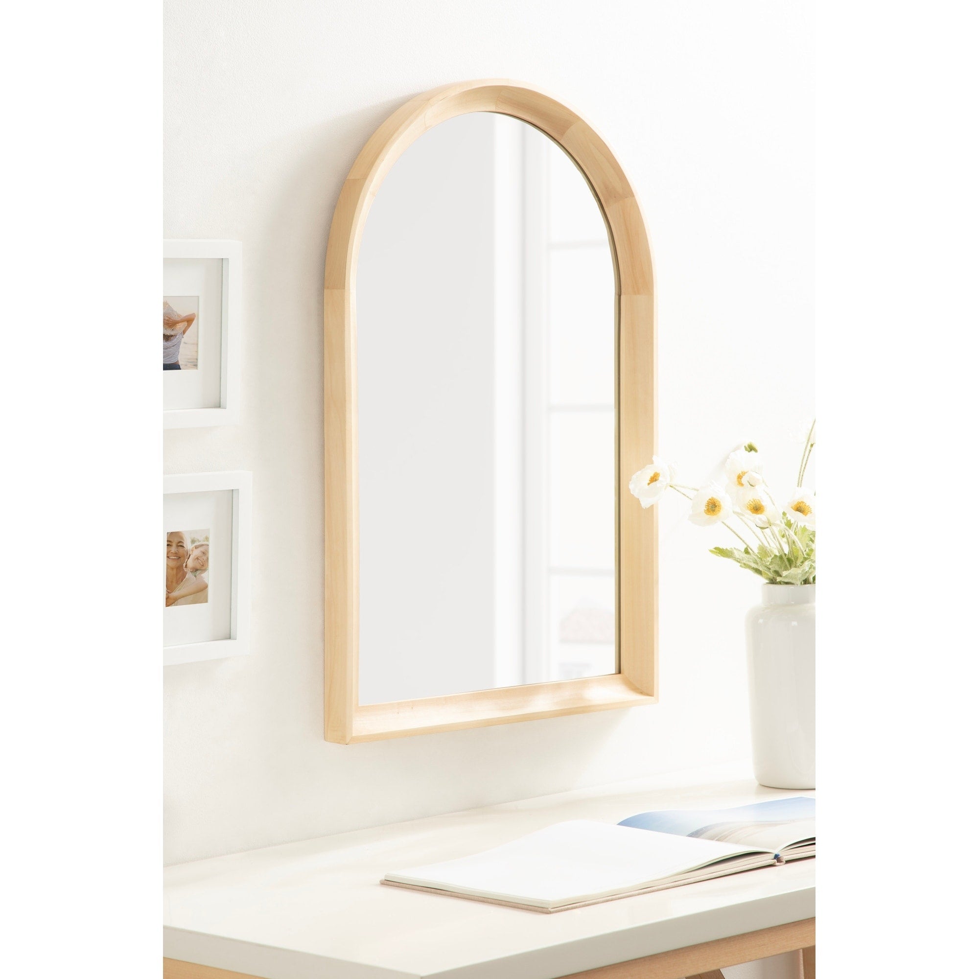 Miroir mural en bois Arch de Kate et Laurel Hatherleigh