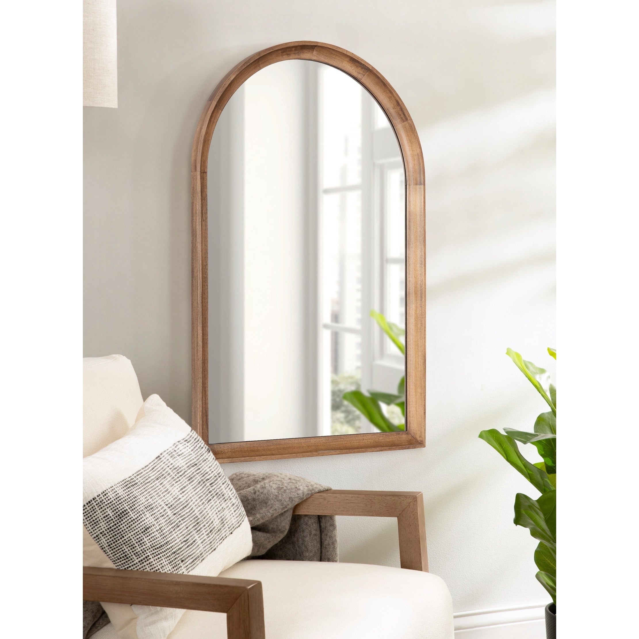Miroir mural en bois Arch de Kate et Laurel Hatherleigh