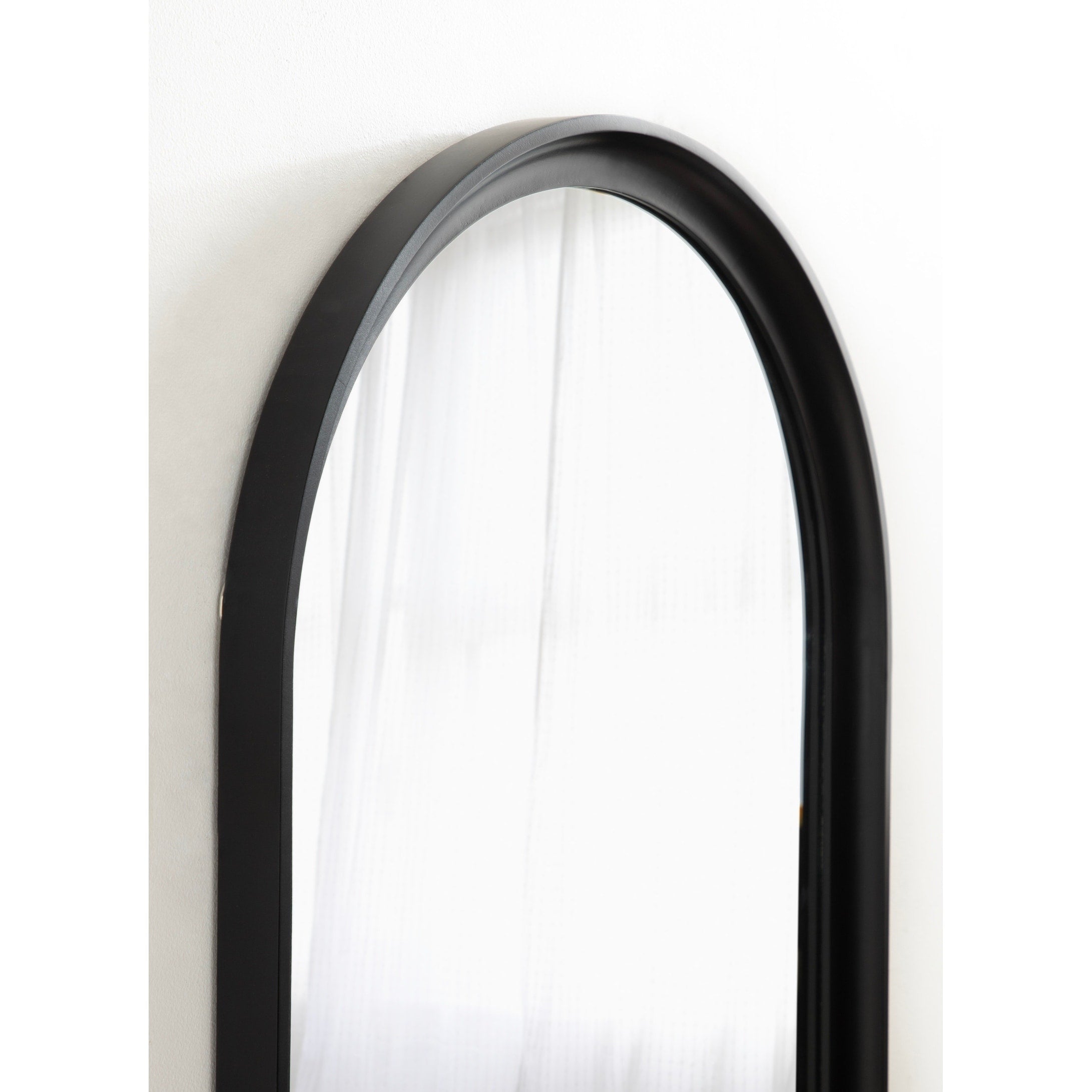 Miroir mural en bois Arch de Kate et Laurel Hatherleigh
