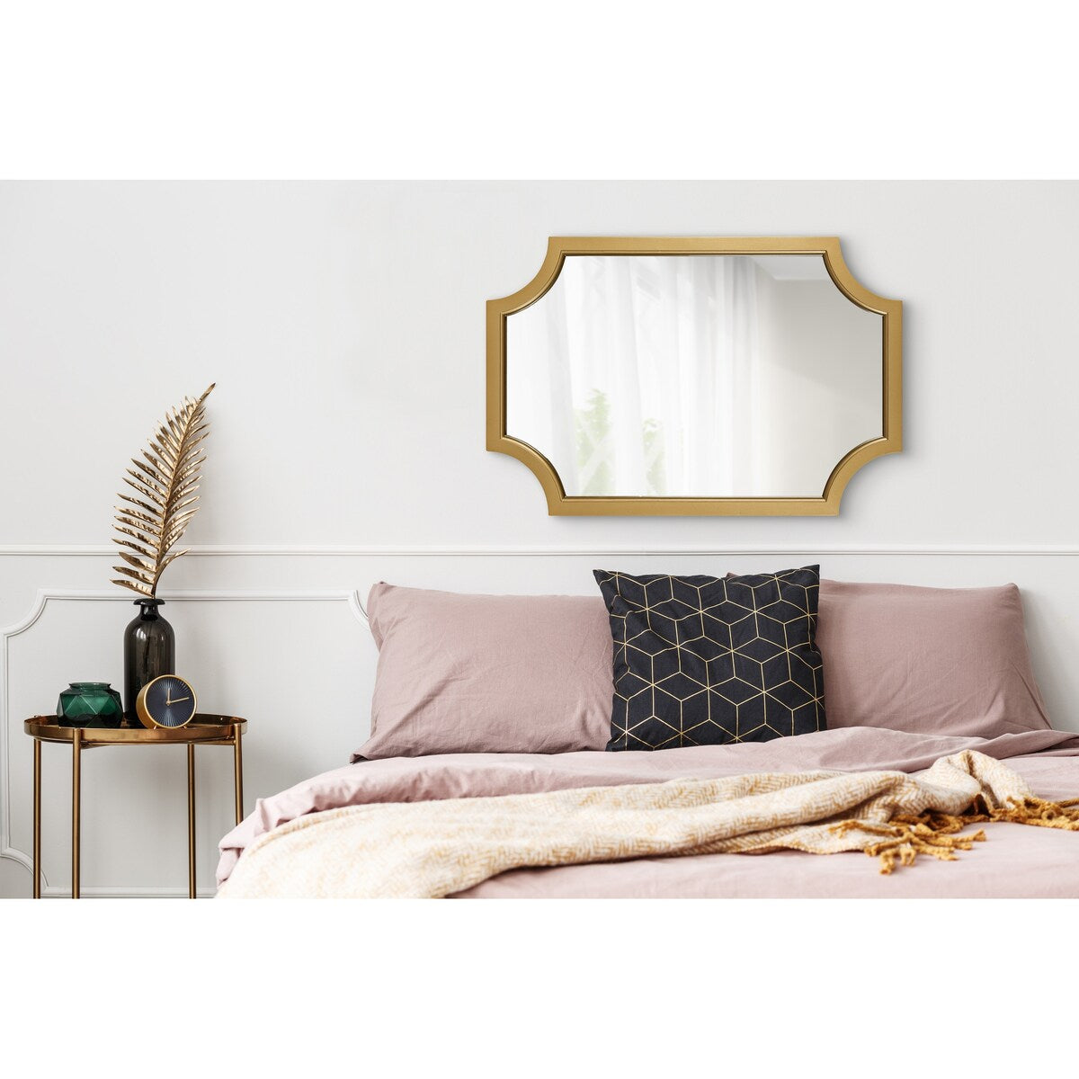 Miroir encadré en bois festonné Kate et Laurel Hogan