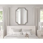 Miroir encadré en bois festonné Kate et Laurel Hogan