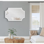 Miroir encadré en bois festonné Kate et Laurel Hogan