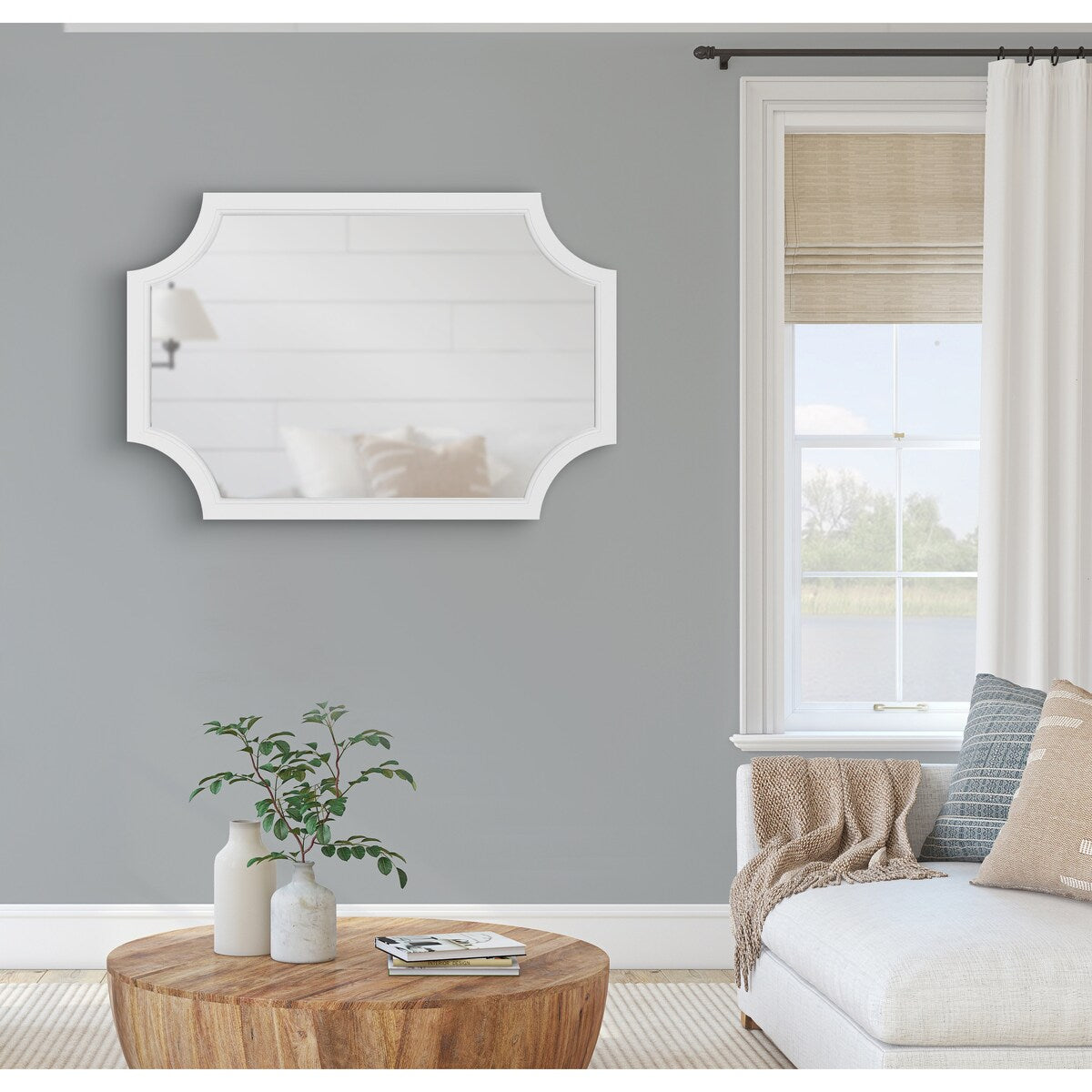 Miroir encadré en bois festonné Kate et Laurel Hogan