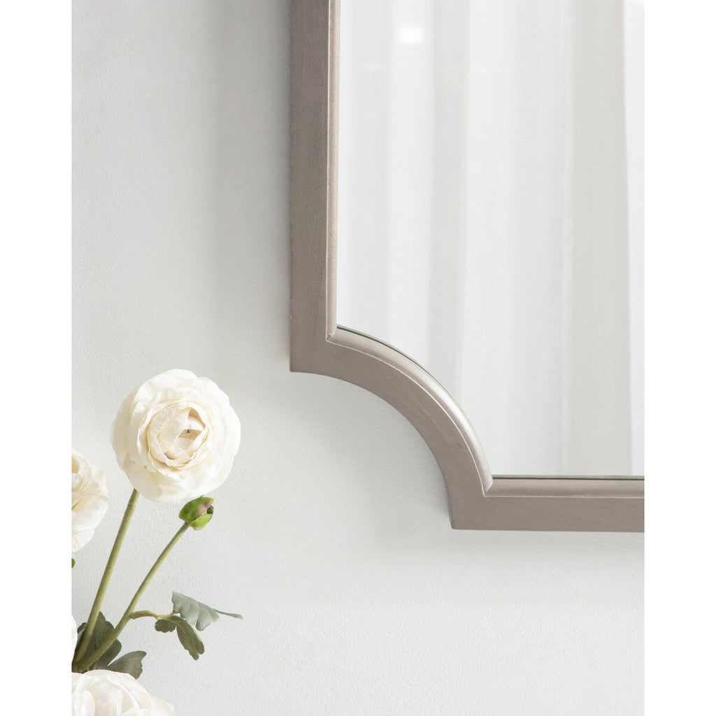 Miroir encadré en bois festonné Kate et Laurel Hogan