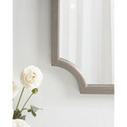 Miroir encadré en bois festonné Kate et Laurel Hogan