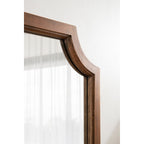 Miroir encadré en bois festonné Kate et Laurel Hogan