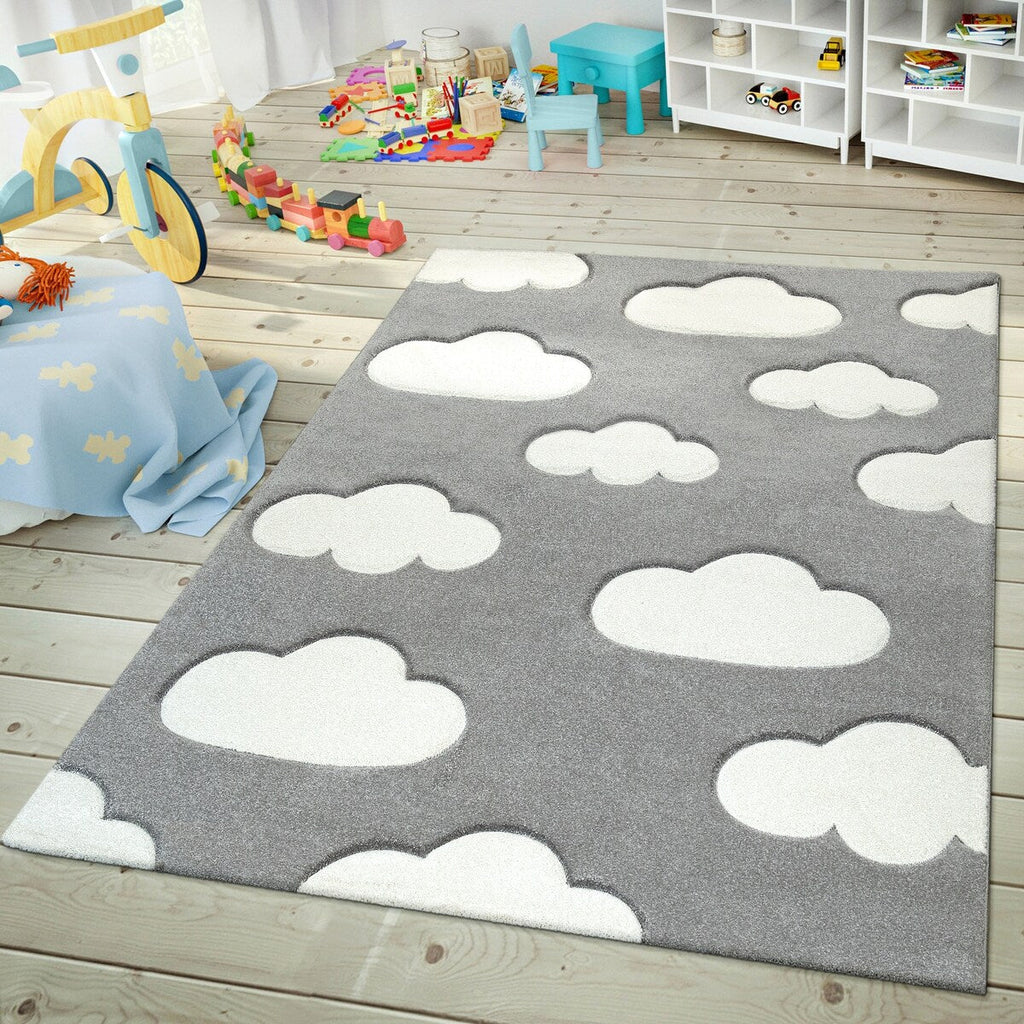 Tapis pour chambre d'enfant ou crèche aux couleurs pastel avec nuages