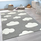 Tapis pour chambre d'enfant ou crèche aux couleurs pastel avec nuages