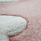 Tapis pour chambre d'enfant ou crèche aux couleurs pastel avec nuages