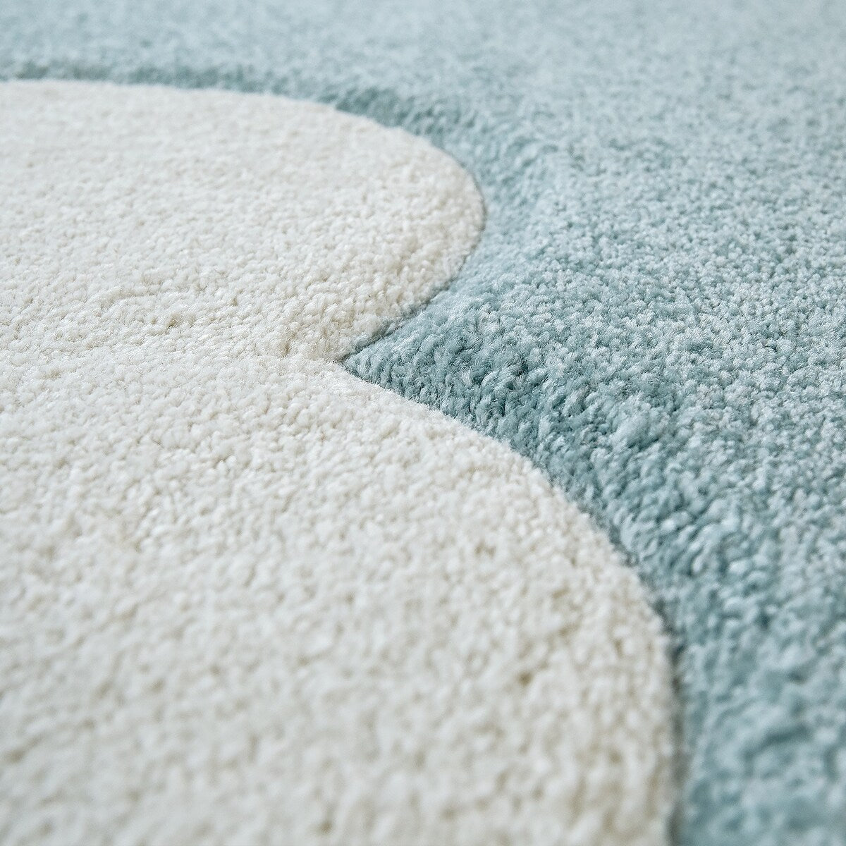 Tapis pour chambre d'enfant ou crèche aux couleurs pastel avec nuages